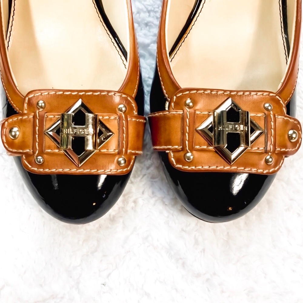 TOMMY HILFIGER • Kaira Patent Logo Pumps